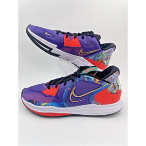 NIKE KYRIE LOW 5 BLACK-METALLIC GOLD "JEWELL LOYD MURAL" SZ 11 [DJ6012-002]